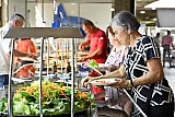 Almo&ccedil;o dan&ccedil;ante em homenagem &agrave;s Mulheres