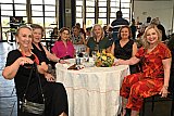 Almo&ccedil;o dan&ccedil;ante em homenagem &agrave;s Mulheres