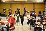Almo&ccedil;o dan&ccedil;ante em homenagem &agrave;s Mulheres