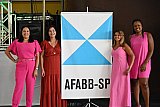 Almo&ccedil;o dan&ccedil;ante em homenagem &agrave;s Mulheres
