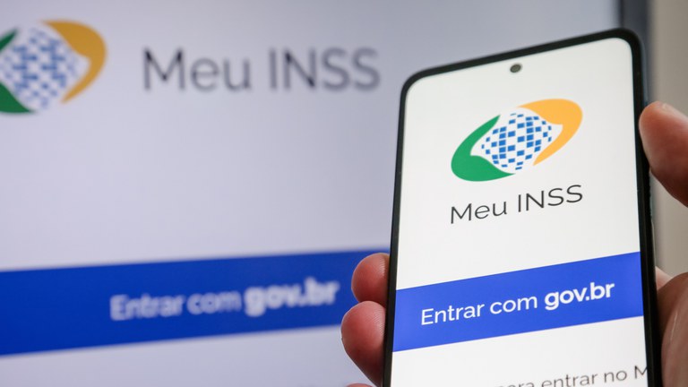 Alerta de golpe: INSS não está fazendo prova de vida em casa